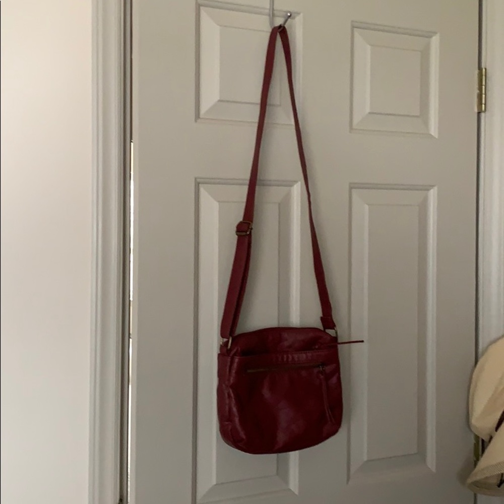 Maroon purse   4 pockets.    Med size